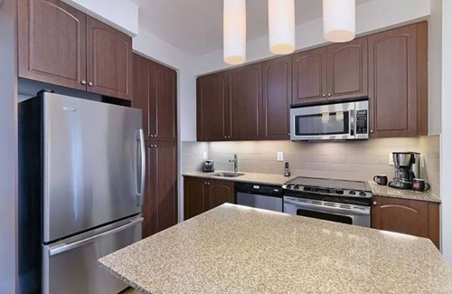 Sherwood Park Apartment | 2 Bedroom/2 Bathroom on Roehampon Avenue