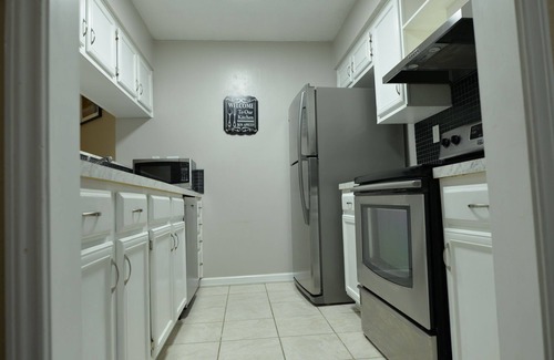 Westchase House | 2 Bedroom 2-bathroom townhome & yard