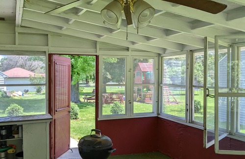 Oshkosh House | 2 Bedroom 4 person Available For NFL Draft, Green Bay WI