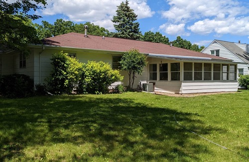Oshkosh House | 2 Bedroom 4 person Available For NFL Draft, Green Bay WI