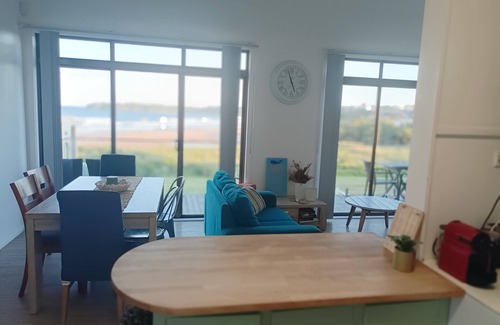 Kiama Downs Apartment | 2 bedroom absolute Beachfront Apartment with your own large backyard and BBQ
