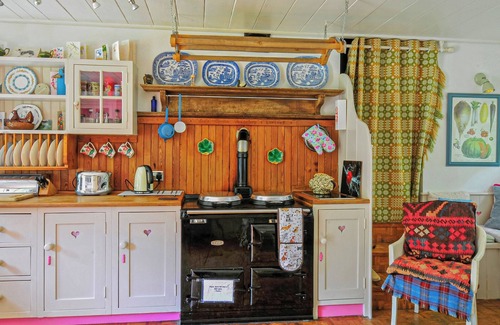 Garndolbenmaen Cottage | 2 bedroom accommodation in Garndolbenmaen, near Porthmadog