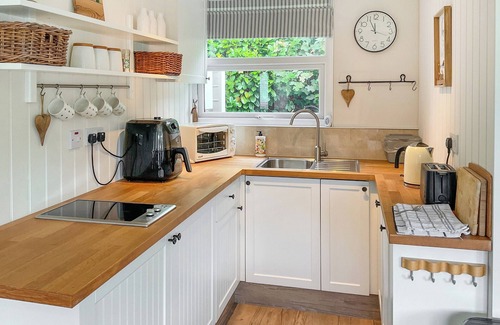 Haverfordwest Cottage | 2 bedroom accommodation in Roch, near Haverfordwest