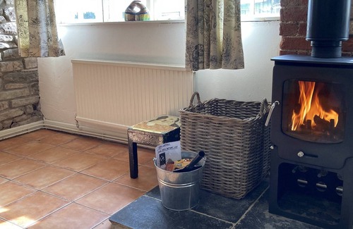 Abergavenny Cottage | 2 bedroom accommodation in Llantilio Pertholey, near Abergavenny