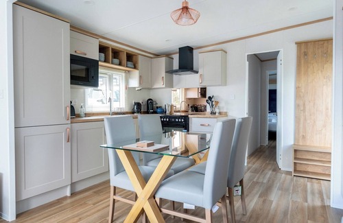 Bridgnorth Ski Chalet | 2 bedroom accommodation in Bridgnorth