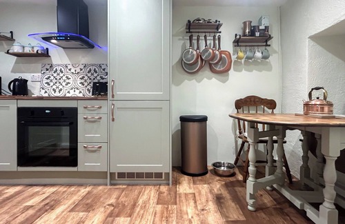 Caernarfon Cottage | 2 bedroom accommodation in Carmel, near Caernarfon