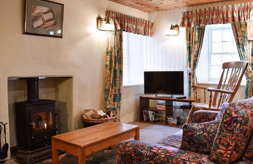 Kirriemuir Cottage | 2 bedroom accommodation in Glenprosen, By Kirriemuir