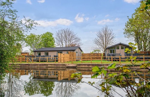 Hoddesdon Ski Chalet | 2 bedroom accommodation in Hoddesdon