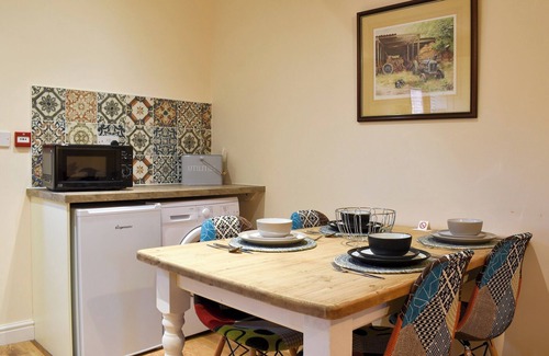Stafford Cottage | 2 bedroom accommodation in Lower Drayton, near Penkridge