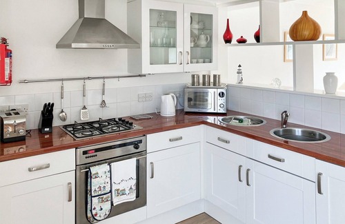 Yarmouth Cottage | 2 bedroom accommodation in Norton, near Yarmouth