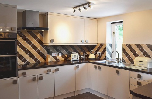 Llanfihangel-Ystrad Cottage | 2 bedroom accommodation in Dihewyd, near Aberaeron