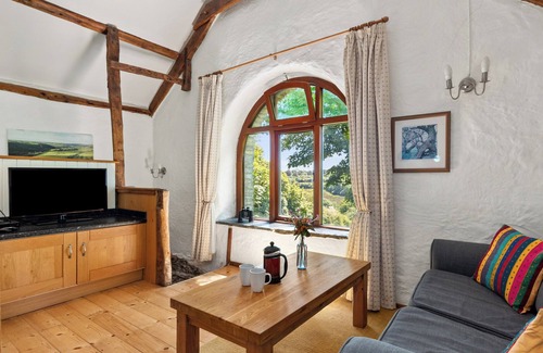Whitland Cottage | 2 bedroom accommodation in Llanglydwen, near Narberth