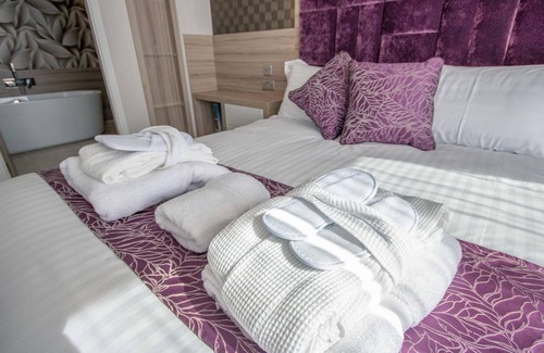 Annan Cabin | 2 bedroom accommodation in Annan