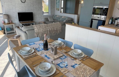 Llansantffraed Ski Chalet | 2 bedroom accommodation in Llanon