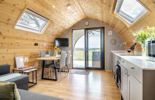 Blackford Ski Chalet | 2 bedroom accommodation in Yeovil