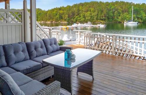 Valevag Apartment | 2 bedroom accommodation in Valevåg