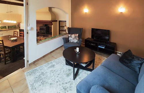 Servian House | 2 bedroom amazing home in Servian