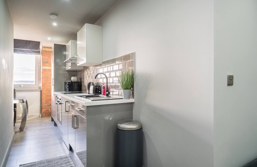 Huddersfield Apartment | 2 Bedroom Apartment with Ensuite & Main Bathroom