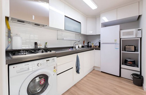 Yongduil-tong Apartment | 2 Bedroom Apartment in Dongdaemun - 5th Floor with Elevator, A/C, Full Kitchen