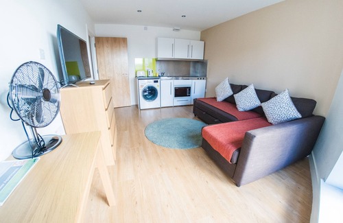 Clementswood Apartment | 2 Bedroom Apartment at Ilford Tower Apartments