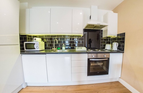 Clementswood Apartment | 2 Bedroom Apartment at Ilford Tower Apartments