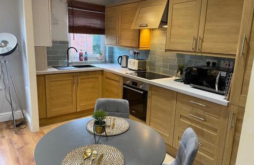 Southfield Apartment | 2 Bedroom Apartment Chiswick Park Tube Station