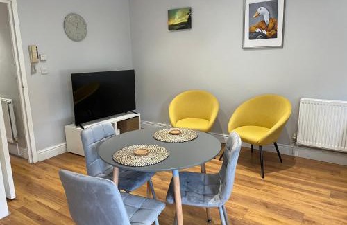 Southfield Apartment | 2 Bedroom Apartment Chiswick Park Tube Station