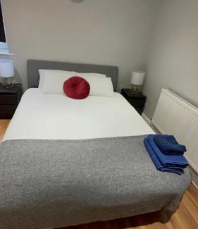 Southfield Apartment | 2 Bedroom Apartment Chiswick Park Tube Station