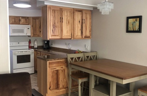 Phillips Apartment | 2 Bedroom Apartment Close to the Action