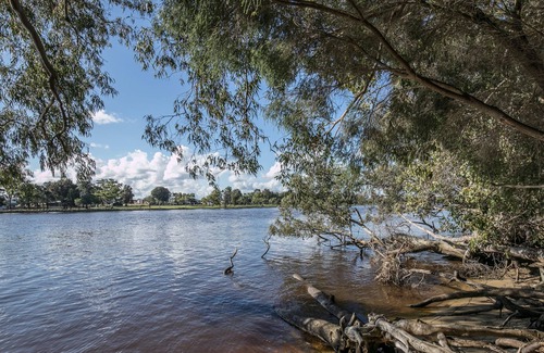Rivervale Apartment | 2 Bedroom Apartment Free Wifi and Parking