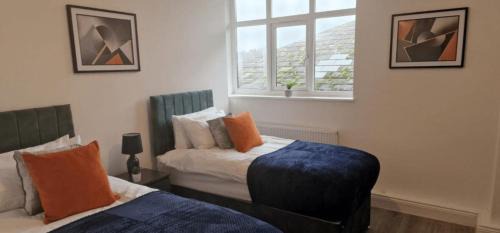 Flitwick Apartment | 2 Bedroom Apartment - Flitwick - Contractor Friendly - Tourist Ready - Full Kitchen - WiFi - Smart TV - Sofa Bed - FREE Parking - Ideal for Short or Long Stays