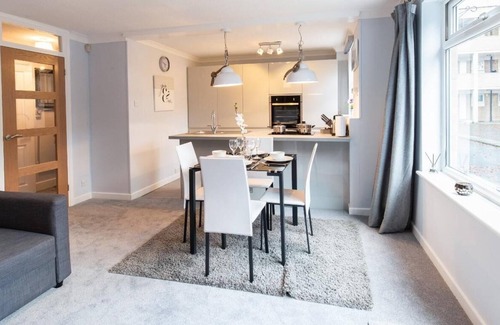 Hoddesdon Apartment | 2-bedroom apartment, Woodgrange Court