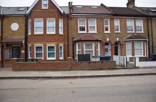 Collier's Wood Apartment | 2 Bedroom apartment, ground floor, garden, 5 mim. tube, 20 min. City centre