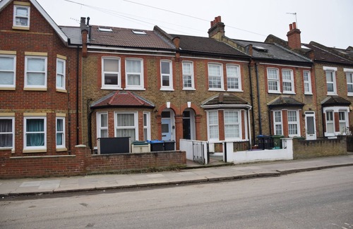 Collier's Wood Apartment | 2 Bedroom apartment, ground floor, garden, 5 mim. tube, 20 min. City centre
