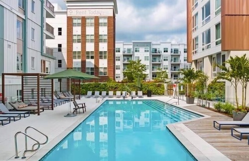 East Cambridge Apartment | 2-bedroom apartment in lovely Cambridge with WiFi, AC, fitness room free park