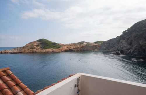 Sa Tuna Apartment | 2 bedroom apartment in first sea line in Sa Tuna, Begur (H01)