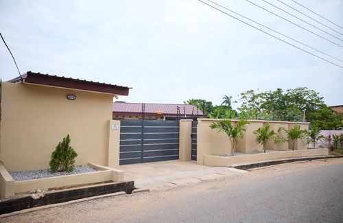 Osu Apartment | 2-bedroom apartment in fabulous Accra with AC