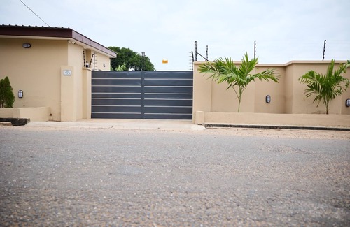Osu Apartment | 2-bedroom apartment in fabulous Accra with AC