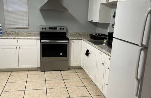 Sun Bay South Apartment | 2-bedroom apartment in fabulous Tampa with WiFi, AC full kitchen