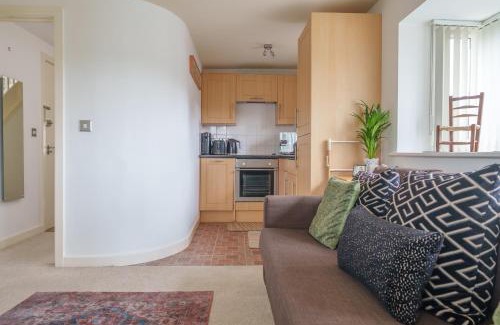 Headington Apartment | 2-bedroom apartment in Headington with free parking, walking distance to Oxford Hospitals & Brookes Uni