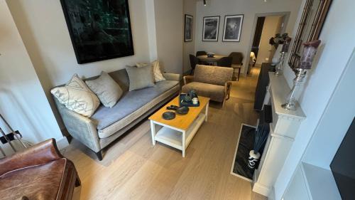 Chelsea Riverside Apartment | 2 Bedroom Apartment just off Kings Road