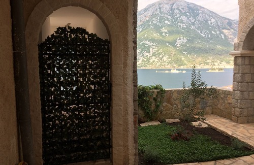 Donja Kostanjica Apartment | 2 bedroom apartment with private beach and swimming pool in Kotor Bay