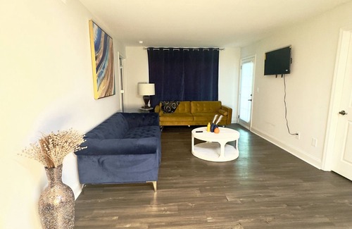 Adair Park Apartment | 2-bedroom apartment near Mercedes Benz Stadium/Free Parking/Wif/King Bed