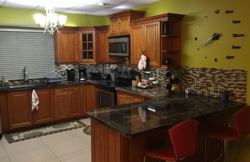 San Fernando Condo | 2 bedroom apartment located 5 minutes from the highway & downtown shopping
