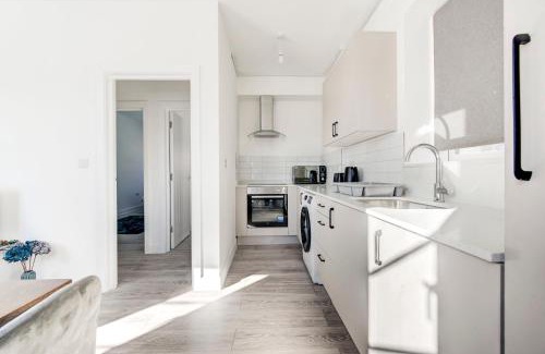 Coldharbour Apartment | 2 bedroom apartment with large rooms and Wi-Fi