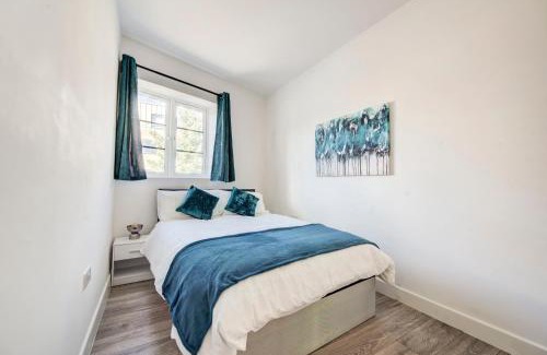 Coldharbour Apartment | 2 bedroom apartment with large rooms and Wi-Fi