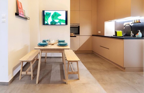 Petralona Apartment | 2 Bedroom Apt Secret Garden In The Of Athens