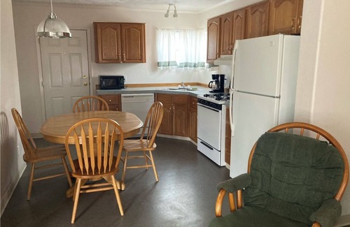 Lemoyne Resort | 2-bedroom at resort on LAKE MCCONAUGHEY neighboring restaurant & bar