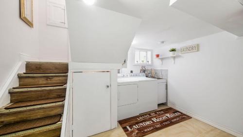 Topham Park Apartment | 2 bedroom + Bath in Eastyork