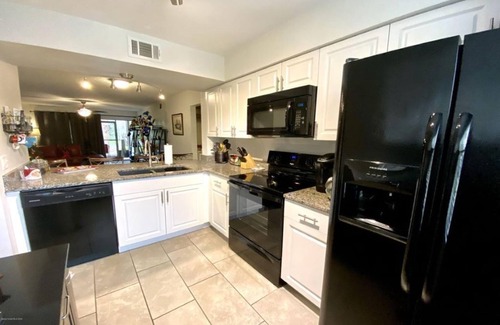 Ventura Condo | 2 bedroom/bathroom, 1st floor condo at the quiet Ventura Country club!